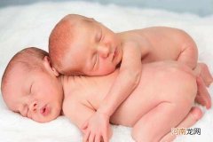 睡姿会影响到宝宝的头型吗？侧卧睡觉需要注意什么？