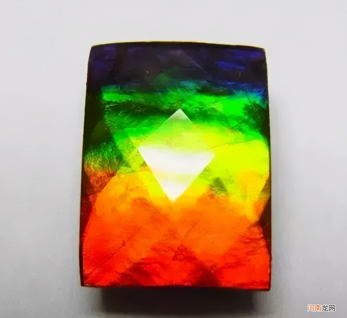 年轻又古老的斑彩石 斑彩宝石没有价值