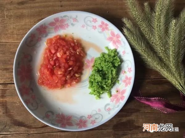 教你做道辅食，三文鱼蔬菜饼，这样做宝宝爱吃，简单易学看了就会