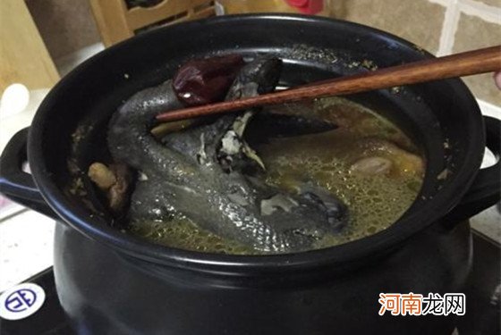 乌鸡汤的家常做法 乌鸡汤的食用价值及功效