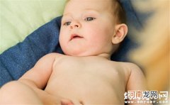 宝宝肚子鼓鼓的是胀气吗 如何防治宝宝肚子胀气呢
