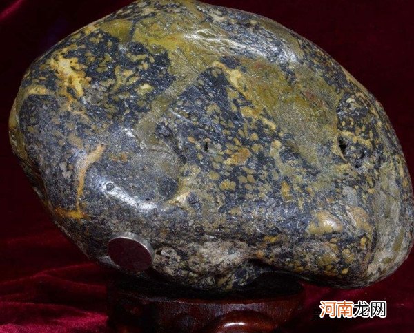 据说玉陨石的价格是每克5万元 神秘的陨石“玉陨石”