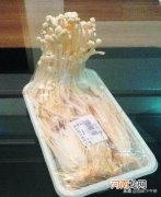 买的金针菇在冰箱里继续生长 冰箱里的金针菇变长了
