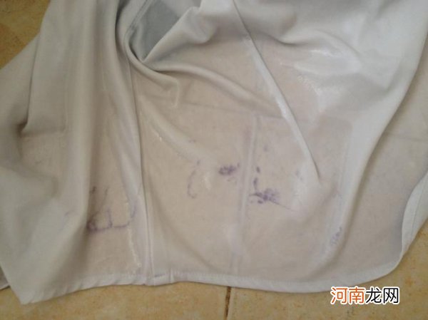 米色衣服染色去除妙招 米色衣服怎么去除染色