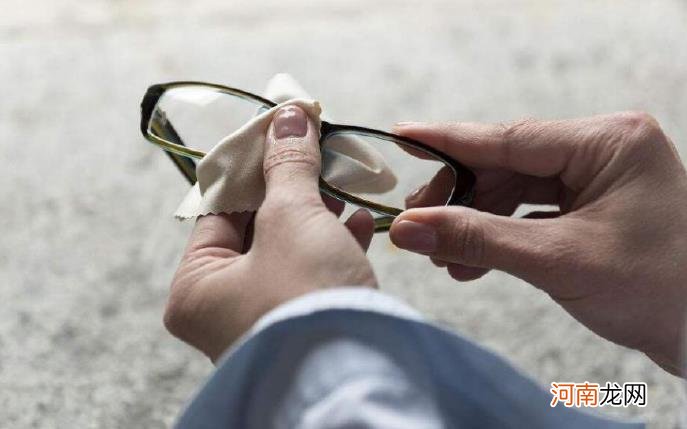 日常眼镜布不能用来擦眼镜 为什么眼镜布不能用来擦眼镜