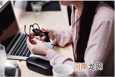 日常眼镜布不能用来擦眼镜 为什么眼镜布不能用来擦眼镜