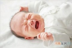 新生儿憋红脸使劲蜷缩怎么回事 是便秘吗？
