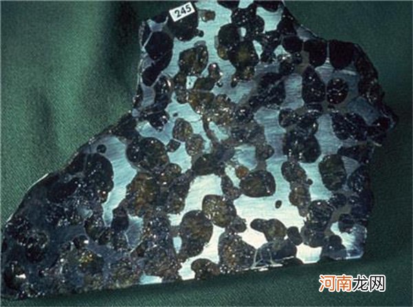 收藏投资的极品陨石 稀有金属陨石