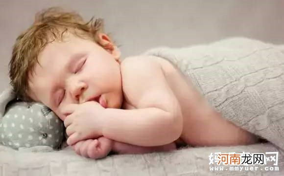 宝宝入睡后的满头大汗 到底是怎么回事
