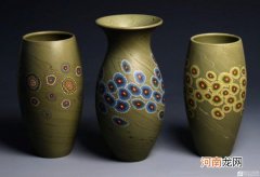 中国传统陶瓷讲究装饰体现在 中国传统陶瓷讲究的装饰性主要体现在