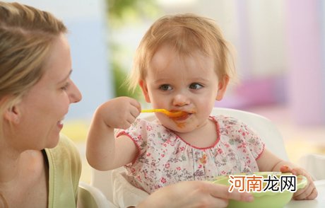 请给孩子自己吃饭的机会