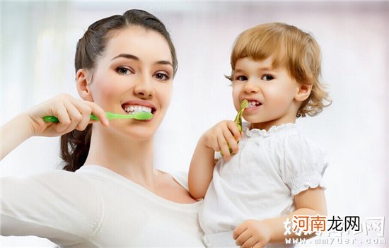 宝宝牙齿护理的正确打开方式 父母做宝宝的第一个牙医