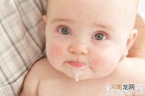 弄清婴儿吐奶怎么回事 面对宝宝吐奶才能从容应对