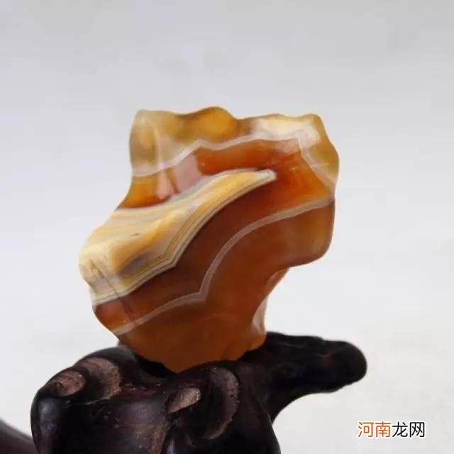 缠丝玛瑙鉴别简单方法