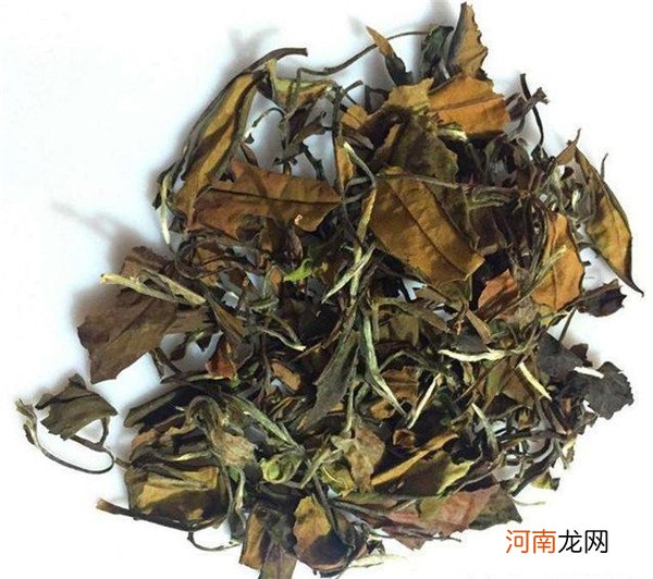 玻璃杯泡白茶这么讲究 玻璃杯适合冲泡老白茶的碎叶子