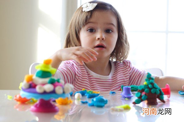 两岁半宝宝教育方法 陪着孩子及时指出错误是关键
