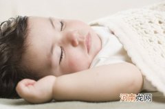 孩子一入睡就手脚抖动 不可能是“羊癫疯”吧！