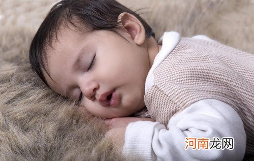 孩子一入睡就手脚抖动 不可能是“羊癫疯”吧！