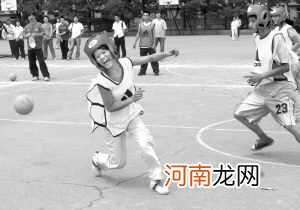 日本孩子爱玩“躲避球”