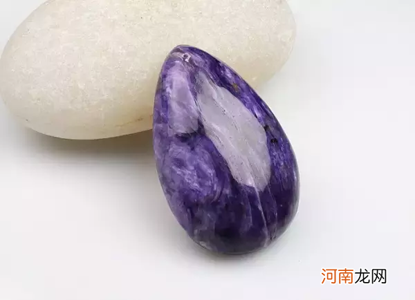 紫龙晶里面有黑色好吗