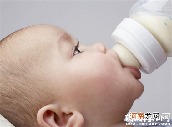 婴儿吃奶量是多少正常的 家长应该如何把握宝宝吃奶量