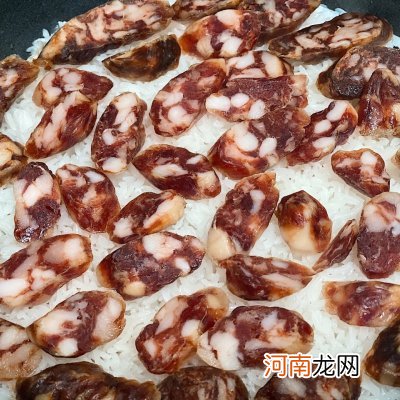 好吃倒转圈圈的腊肠煲仔饭 腊肠煲仔饭的做法窍门