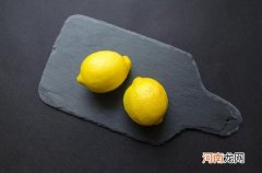 柠檬皮可以泡水吗 柠檬皮泡水的功效与作用及禁忌