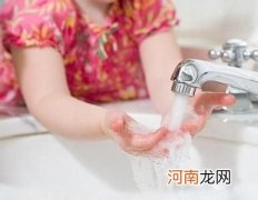 宝宝洗手 肥皂比洗手液更健康