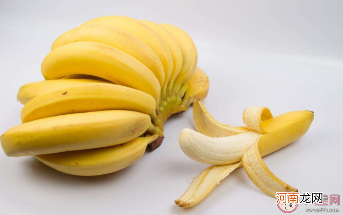 香蕉|香蕉为什么被称为快乐水果 香蕉长黑点是坏了不能吃吗