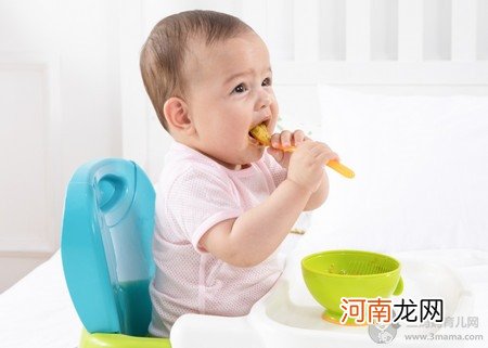 宝宝多大开始学自己吃饭