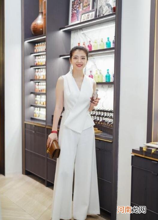 夏天宽松的搭配虽然舒适但是容易显胖