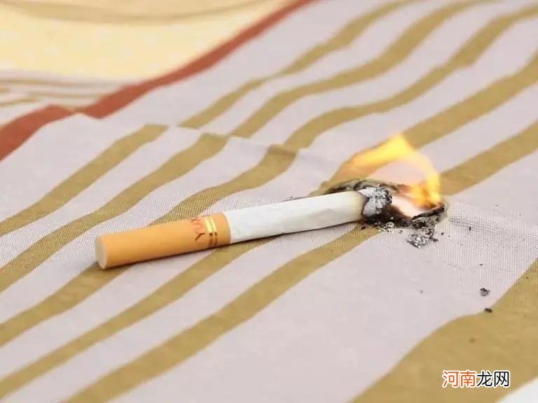 用火烧鉴真假靠谱吗？ 翡翠拿火烧怎样鉴别真假