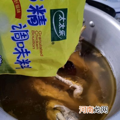 超简单的滋补月子餐 清炖鸡汤的做法