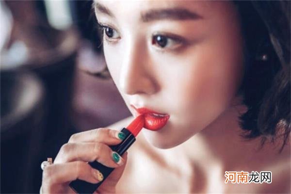 母是什么颜色的