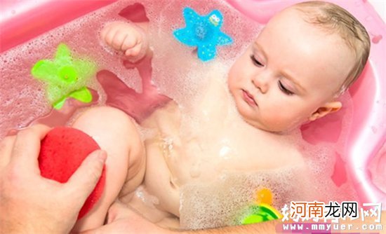 该如何清洁宝宝私处 家长注意男女宝宝私处清洁有讲究