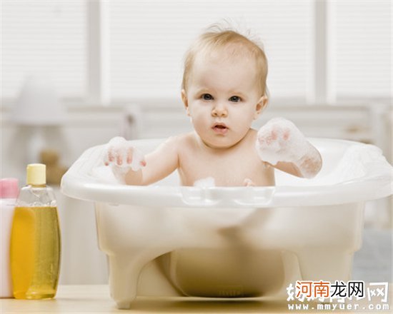 该如何清洁宝宝私处 家长注意男女宝宝私处清洁有讲究