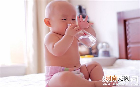 宝宝不爱该喝水怎么办 如何给宝宝正确的“补水”