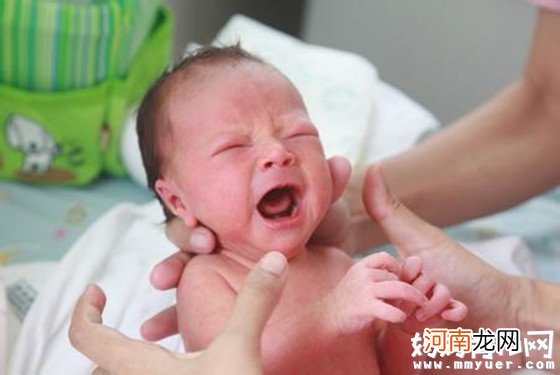 如果新生宝宝有这几个症状表现 说明就是新生儿肠绞痛