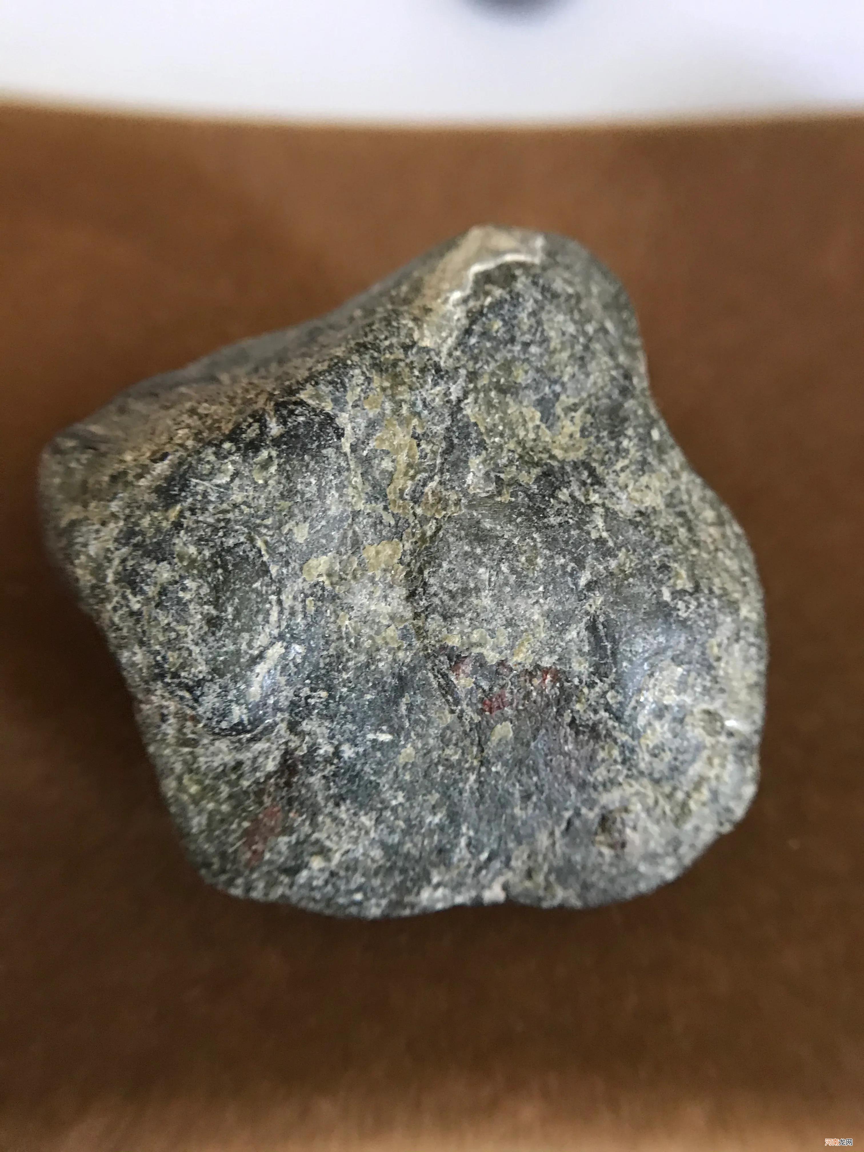 一分钟教你学会看翡翠原石的种 翡翠原石介绍方法