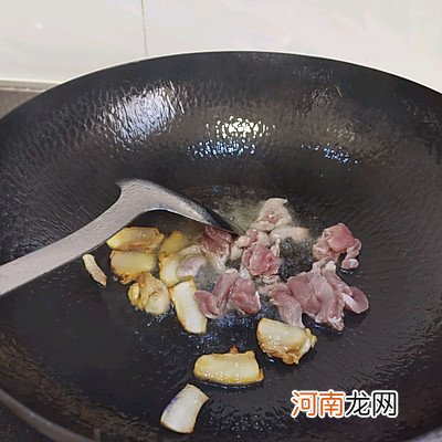 秋天少不了这道肉丝炒萝卜 白萝卜炒肉的家常做法