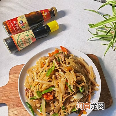 秋天少不了这道肉丝炒萝卜 白萝卜炒肉的家常做法