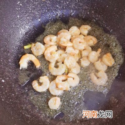 虾仁炒鸡蛋这么做好吃又简单 鸡蛋虾仁的做法