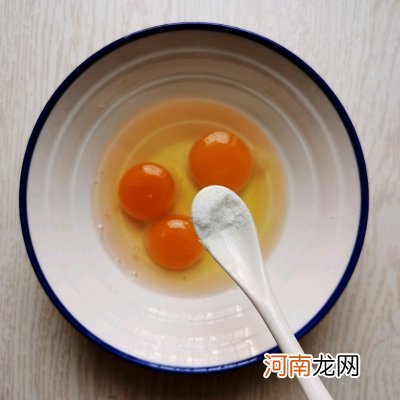 虾仁炒鸡蛋这么做好吃又简单 鸡蛋虾仁的做法