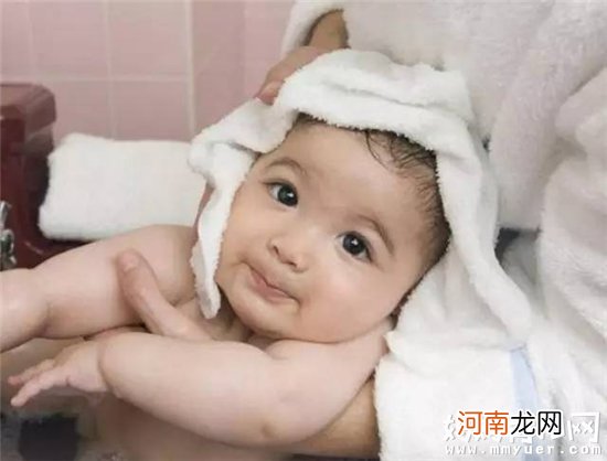 1岁女孩洗澡被烫伤 宝宝洗澡的雷区家长千万别碰
