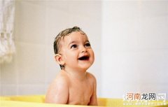 该如何正确给宝宝洗脸 帮宝宝洗脸避免感染问题