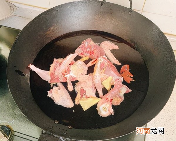 清炖鸽子汤，营养丰富回味无穷 清炖鸽子汤的做法