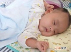 宝宝睡觉磨牙是什么原因引起的（小孩晚上睡觉磨牙齿是什么原