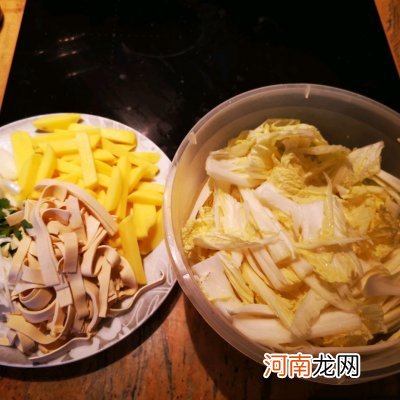 白菜土豆炖干豆腐 土豆炖白菜