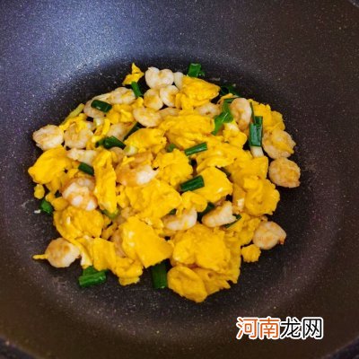 虾仁炒鸡蛋好吃又简单 虾仁鸡蛋怎么炒