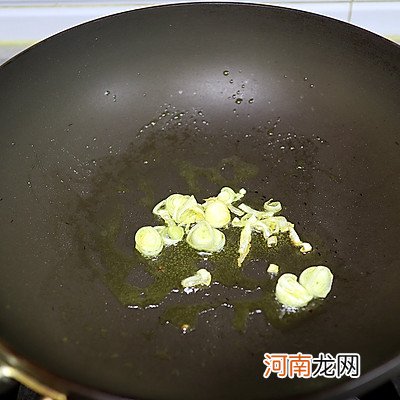 轻脂开胃又清肠的辣椒炒香菇 鲜香菇怎样炒好吃